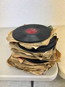 lot 263 image: 78 RPM Albums