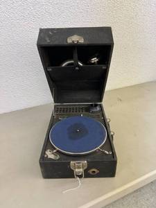 lot 278 image: Giantone Phonograph