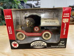 lot 297 image: Texaco 1912 Ford Truck Gearbox Coin Bank
