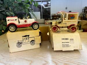 lot 301 image: Ertl Coastal & Amoco Truck Banks