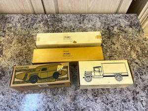 lot 303 image: 4 Ertl Collectible Vehicles
