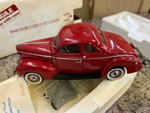 lot 315 image: 1940 Ford Deluxe Coupe - The Danbury Mint