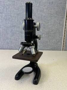 lot 3 image: Pat. In 1915 (226413) Bausch & Lomb Optical Compound Microscope 4S-3484, 10x, 43x (Used but in good working condition)