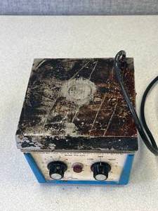 lot 9 image: Magnetic Stirrer With Hot Plate (Stirrer Works, Heat Does Not Work)