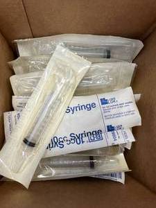 lot 35 image: 50 - 10ml Syringes