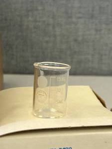 lot 58 image: 16 Dozen - 15ml Microbeakers