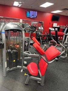 lot 34 image: Matrix Abdominal Crunch Measures 44  x 62 x 60 H