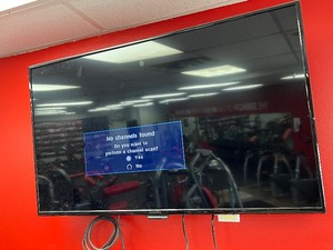 lot 114 image: Insignia NS-43D420NA18 43 Diagonal Class LED-backlit LCD TV