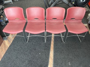 lot 126 image: (4) HON Stacking Chairs