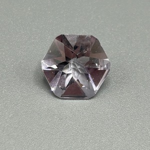 lot 5 image: 5.34 Carat Pale Purple Amethyst Fancy Faceted Hexagon Cut