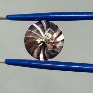 lot 8 image: 5.70 Carat Amethyst Faceted Spiral Round Cut