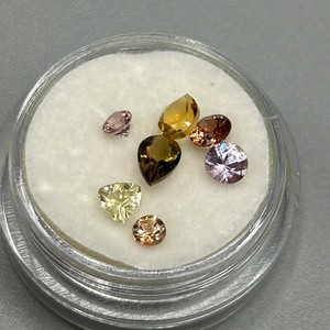 lot 10 image: 1.88 Carat Mixed Color Gems, Shape & Size - Assorted Lot of 7 Loose Stones