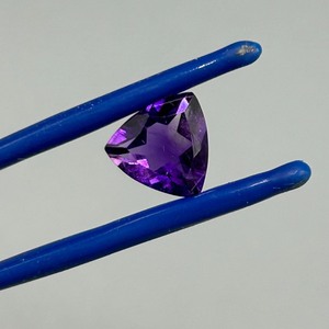 lot 27 image: 1.95 Carat Amethyst Faceted Triangle Trillion Cut