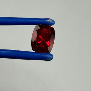 lot 29 image: 1.63 Carat Garnet Faceted Cushion Rectangular Cut
