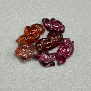 lot 39 image: 11.88 Carat Rose Colored Carved Cabochon Cut - Various Size Lot of Loose Stones