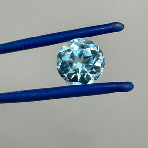 lot 41 image: 7.40 Carat Blue Topaz Faceted Round Cut