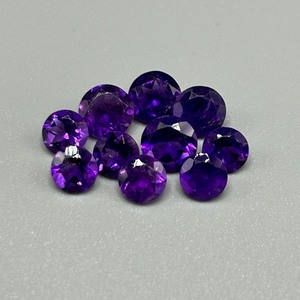 lot 58 image: 5.57 Carat Amethyst Faceted Round Cut- Various Size Set of Loose Stones