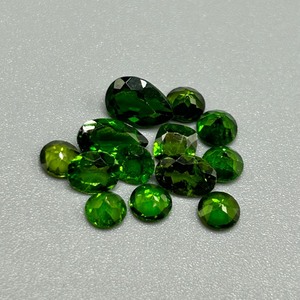 lot 122 image: 4.50 Carat Diopside Mixed Cut - Various Size & Shape Assorted Lot of Loose Stones