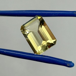 lot 139 image: 5.77 Carat Yellow Quartz Faceted Rectangular Emerald Cut