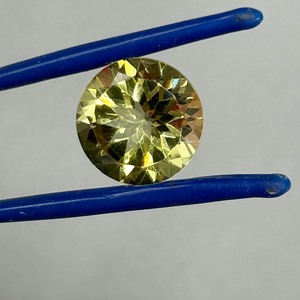 lot 144 image: 6.80 Carat Yellow Quartz Faceted Starburst Round Cut