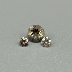 lot 198 image: 1.80 Carat Gems Faceted Round Cut - Set of 2 Loose Stones
