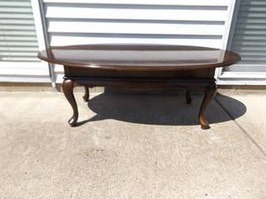 lot 11 image: SOLID WOOD Cabriole Coffee Table