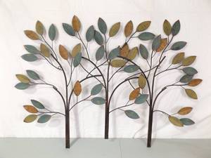 lot 18 image: Various Metal Wall Hanging Decor Pieces