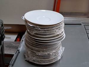 lot 212 image: Lot of (20) Saucers
