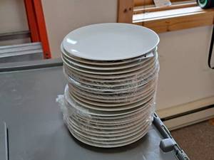 lot 202 image: Lot of (23) 7-12 Salad Plates