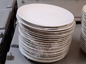 lot 205 image: Lot of (17) 8-12 Salad Plates