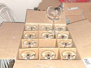 lot 127 image: Lot of (1 Case) 14-oz Wine Glasses  Round 12-count ( 12 total items )