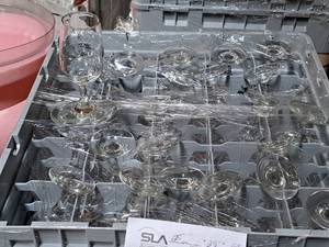 lot 143 image: Lot of (25) 6-12oz Wine Glasses with Rack