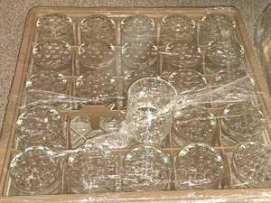 lot 159 image: Lot of (25) 10-14oz Old Fshioned Glasses with Rack