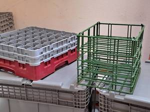 lot 226 image: Glass Racks - Glass Rack, Plate Rack, Metal Plate Rack 10-plate, Plastic Glass Rack 36-glass