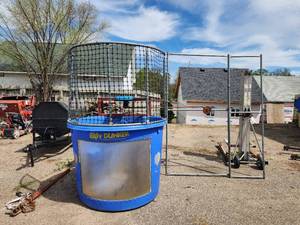 lot 102 image: Twister Display Easy Dunker Dunk Tank on Trailer