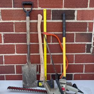 lot 20 image: Yard and Hand Tools
