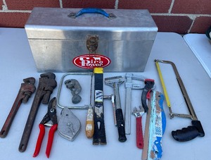 lot 3 image: Metal Sire Power Toolbox wTools