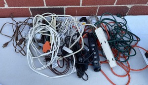 lot 5 image: 16 Extension Cords and Utility LIght