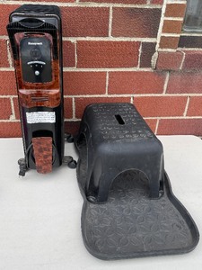 lot 10 image: Honeywell Electric Heater (Oil) Step Stool and Mat