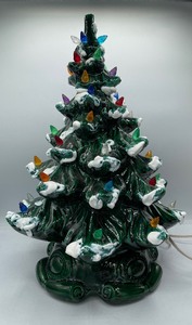 lot 16 image: Vintage Ceramic Christmas Tree