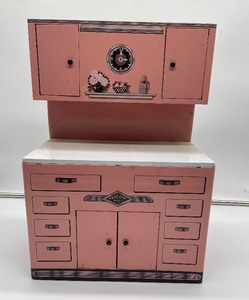 lot 37 image: Vintage Wolverine Toy Kitchen Made in USA Tin