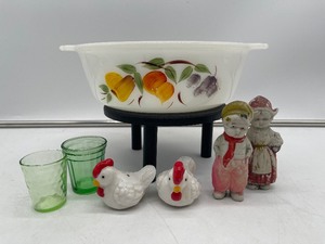 lot 100 image: Fire King Bowl Gay Fad Uranium Shot glasses
