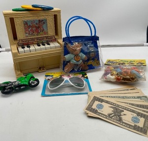 lot 110 image: Lot of Miscellaneous Vintage Toys