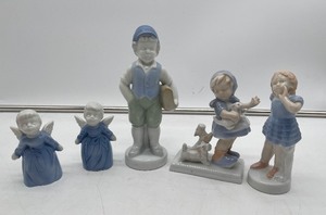 lot 113 image: Blue and White Porcelain Western Germany Schoolboy 7