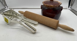 lot 131 image: Hull Bean Pot, Lefse Roller and Potato Ricer