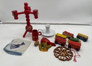 lot 136 image: Vintage Small Collectibles Odds and Ends 1950s Wood Train