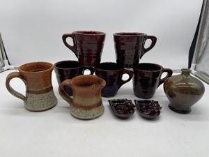 lot 140 image: Pottery Lot USA Coffee Cups Ashtrays MISC
