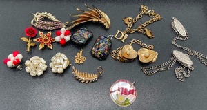 lot 160 image: Vintage Jewelry Lot