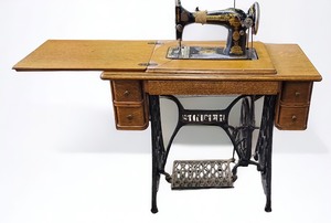 lot 173 image: Antique Sewing Machine with Oak Cabinet