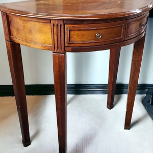 lot 172 image: Entryway or Hallway Table